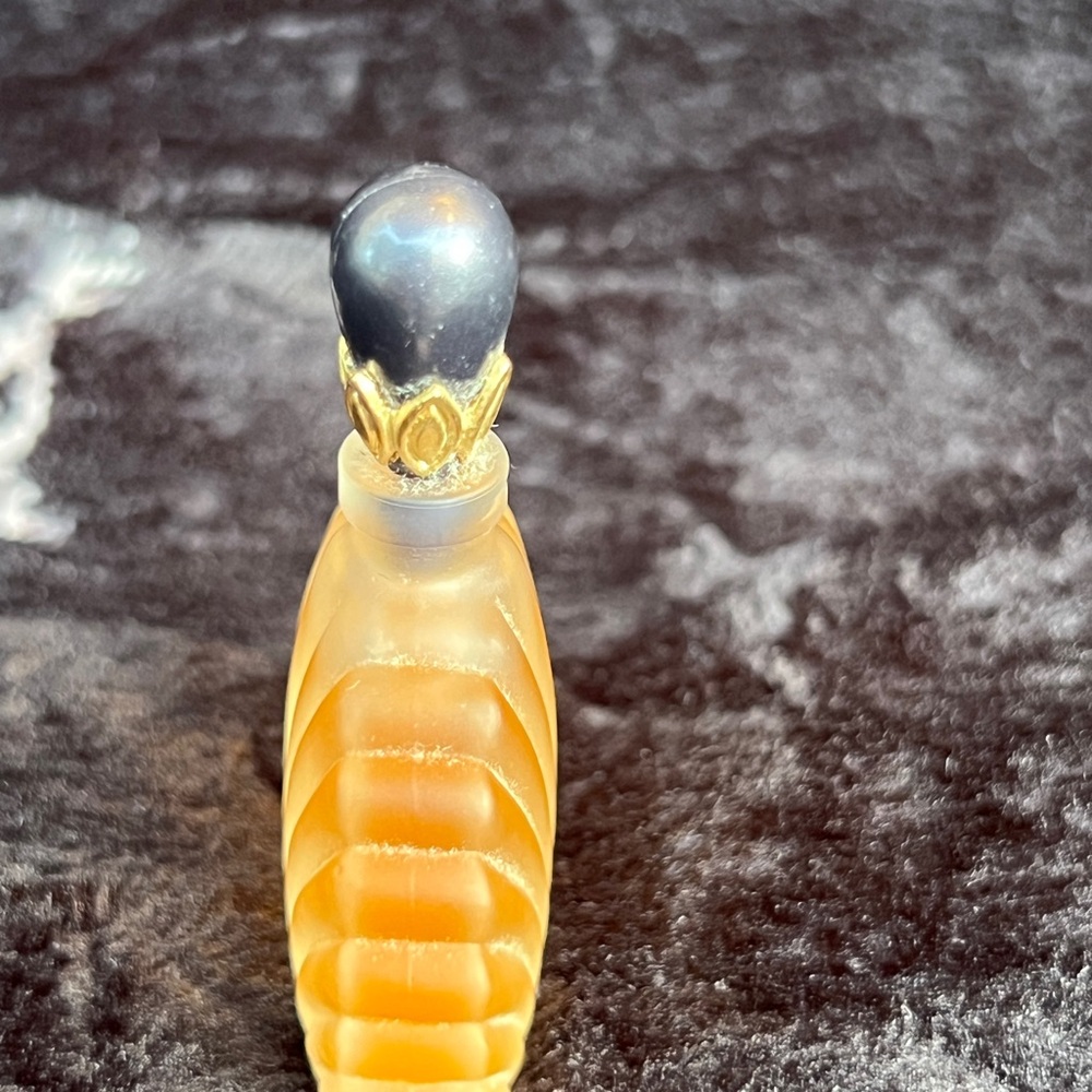 Black Pearls Elizabeth Taylor Glass Eau De Parfum Full Bottle - Picture 4 of 5